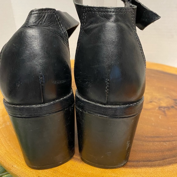 Via Mia Leather Ankle Strap Heeled Sandals - Picture 5 of 8